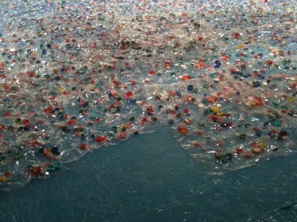 Progettato un enzima che mangia la plastica