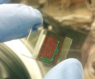 Con i cristalli bidimensionali aumenta durata delle celle solari a perovskite