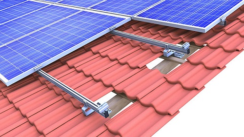 Fissaggio di pannelli fotovoltaici su coperture a tegole con sistema Novotegra