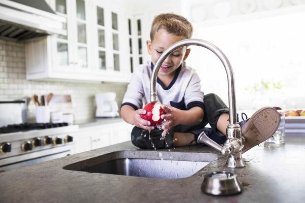 Basta plastica, impariamo a bere l’acqua del rubinetto