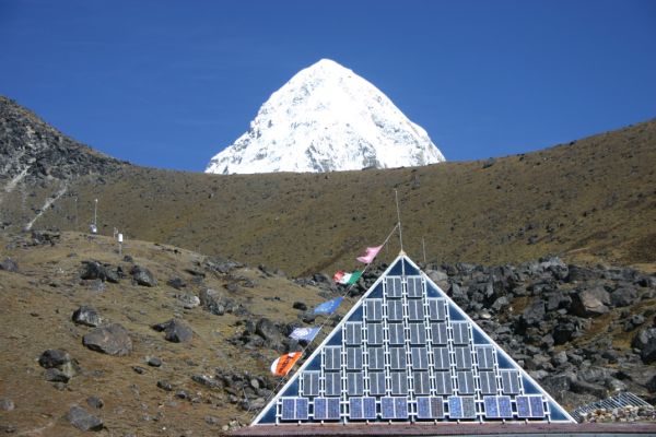 Rinnovo del Laboratorio-Osservatorio Piramide sul monte Everest