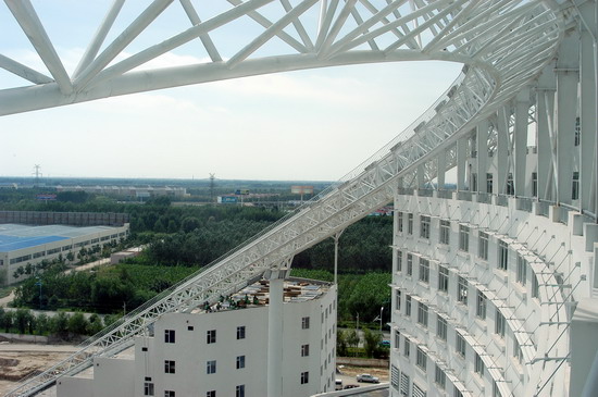 In Cina, il più grande edificio a pannelli solari del mondo