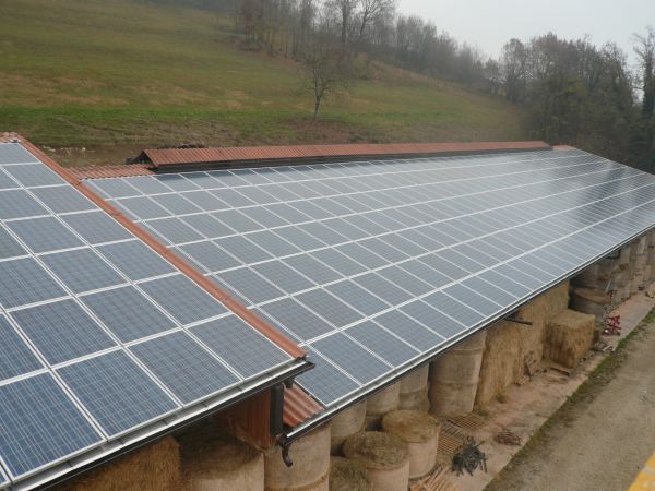 Dal fibrocemento al fotovoltaico: integrazione architettonica e risparmio energetico