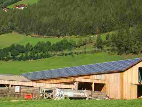 Legambiente: “Un grave errore limitare i tetti fotovoltaici in aree agricole”