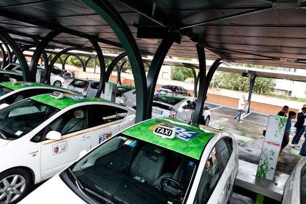“Via col verde”: energia green per la centrale operativa dei taxi romani