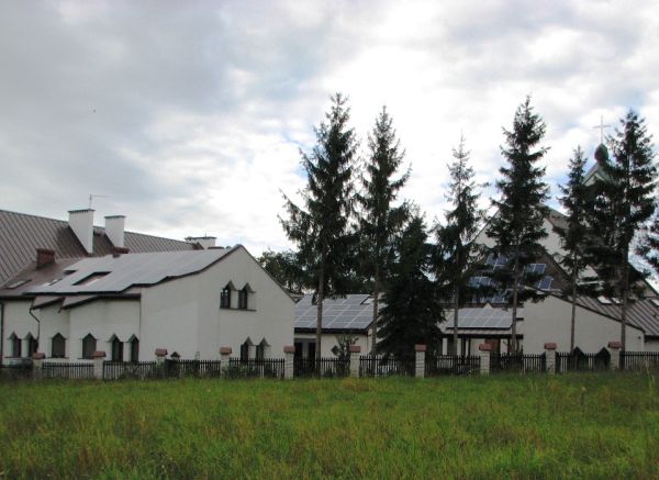Moduli Canadian Solar per il tetto fotovoltaico di una chiesa in Polonia