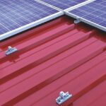 Sistema di fissaggio per coperture in lamiera trapezoidale novotegra