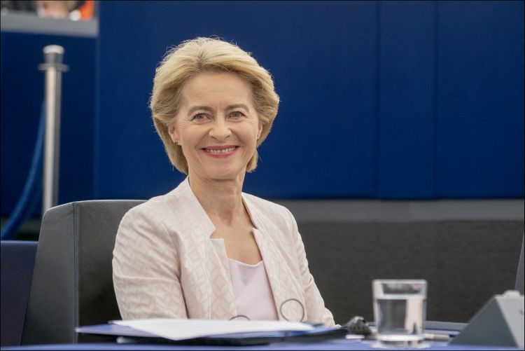 La presidente della commissione Ue Ursula von der Leyen presenta il programma Next Generation UE