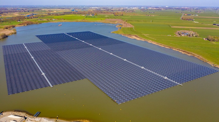 Il più grande parco fotovoltaico galleggiante è opera di Baywa .r.e.