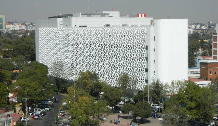 Ospedale Manuel Gea Gonzàlez – Città del Messico. In facciata la superficie mangia smog