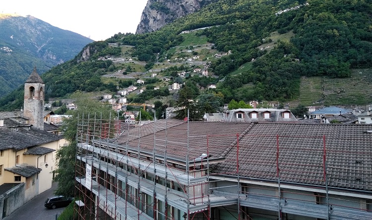 Isotec Parete per il rifacimento della copertura di una scuola a Chiavenna