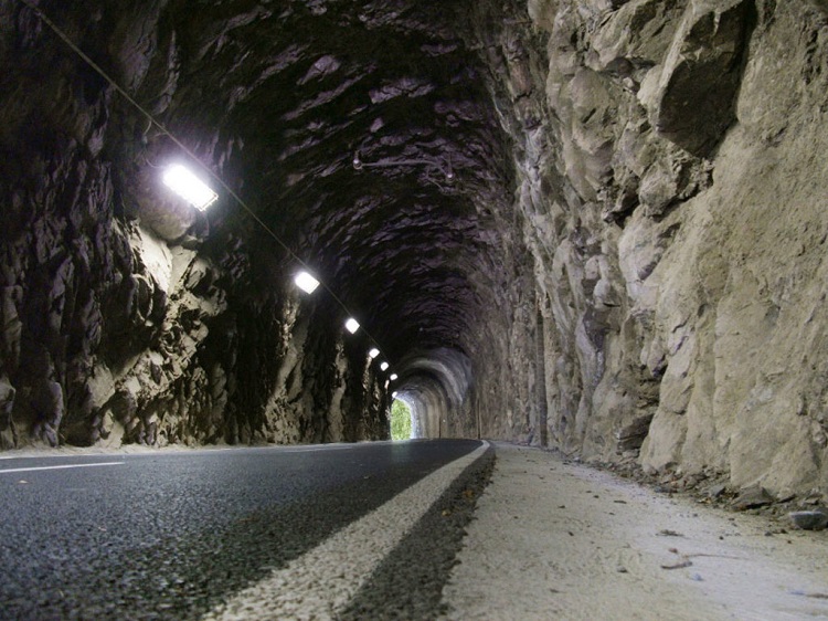 Tunnel nella ciclabile della Val Brembana