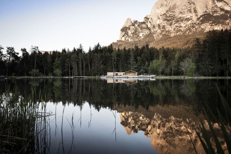 Il lago e la schwimmhütte 