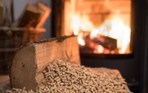 Caldaia a pellet o legna e stufe: cosa c’è da sapere sul riscaldamento ecologico