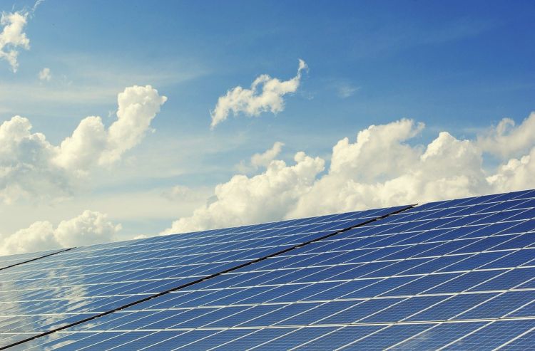 L'Intelligenza artificiale migliora le prestazioni del fotovoltaico