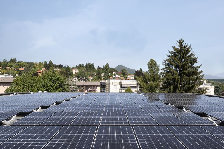 L'impianto fotovoltaico installato in copertura della Scuola Secondaria “S. Pellico” a Varese