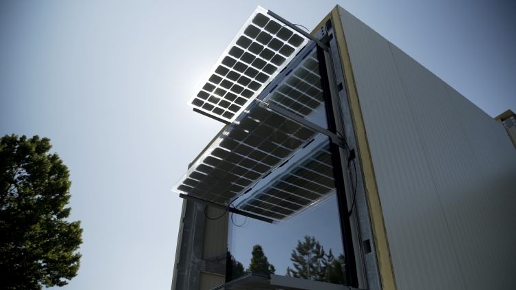 Cellia: L’installazione dei moduli fotovoltaici 