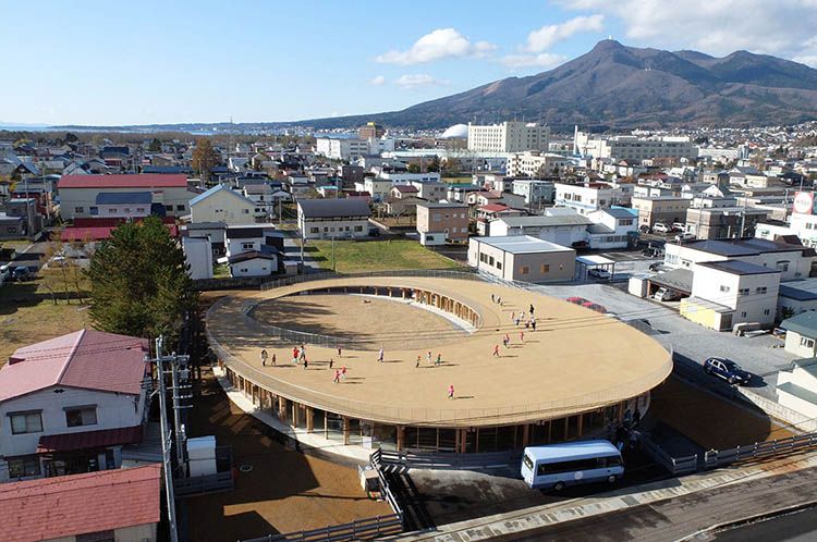Yoshino Nursery School: la scuola in legno di Tezuka Architects