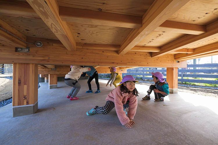 Yoshino Nursery School and Kindergarten: struttura e interni in legno