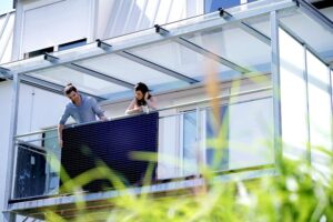 EET raggiunge l’Italia con LightMate, il sistema fotovoltaico Plug&Play