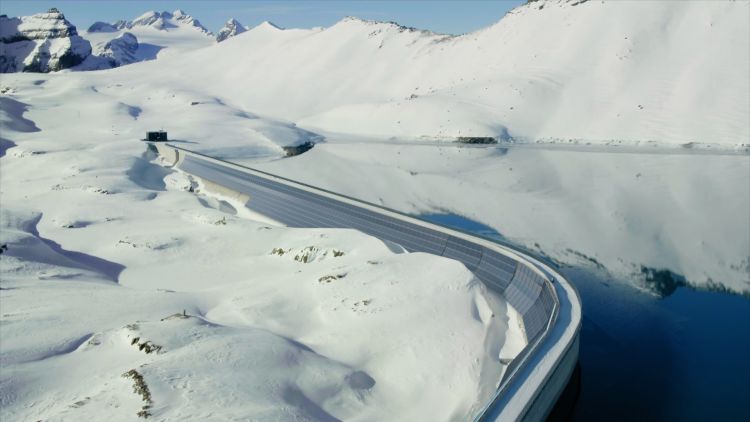 AlpinSolar: elettricità green anche in inverno grazie all'impianto fotovoltaico sulla diga di Muttsee