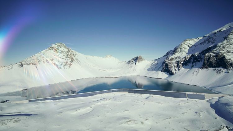 AlpinSolar: elettricità green anche in inverno grazie all'impianto fotovoltaico sulla diga di Muttsee