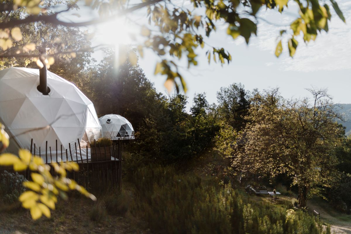 Glamping: Gaia’s Sphere, sfere geodetiche nel cuore dell’alta Langa