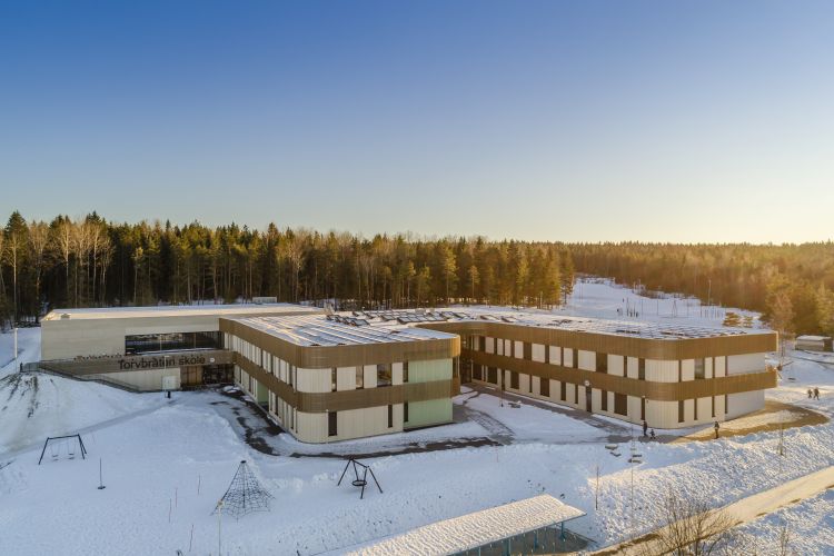 Torvbråten: scuola sostenibile in Norvegia in legno Kebony