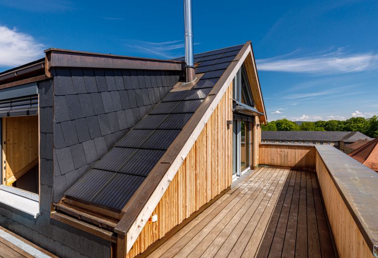Il tetto fotovoltaico dell'edificio in legno realizzato a Bayreuth