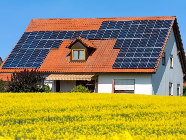 Solare fotovoltaico e termico per la produzione di energia e acqua senza gas