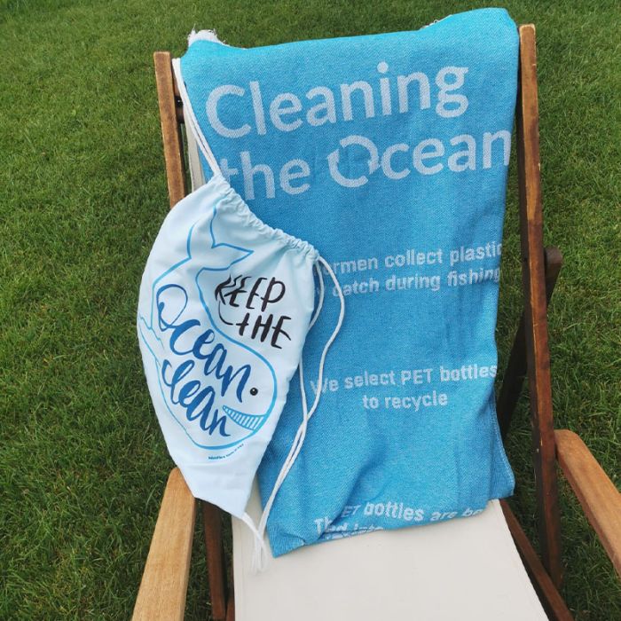 SeaTowel, telo da mare realizzato in plastica riciclata