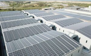 SolarEdge lancia Synergy, l’inverter per impianti fotovoltaici commerciali e industriali