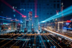 Pannelli fotovoltaici avvolti ai pali della luce: il progetto di Fly Solartech Solutions
