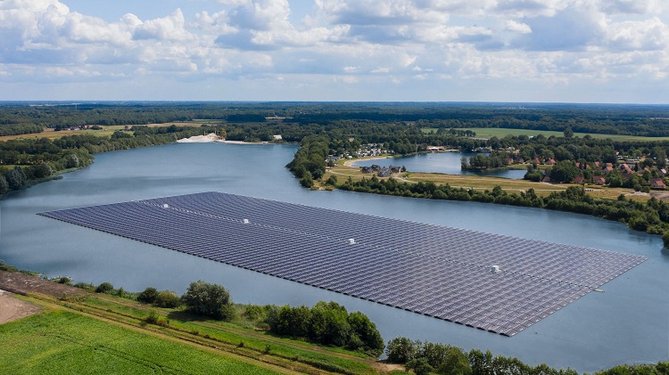 BayWa r.e. realizza un importante impianto fotovoltaico galleggiante in Germania
