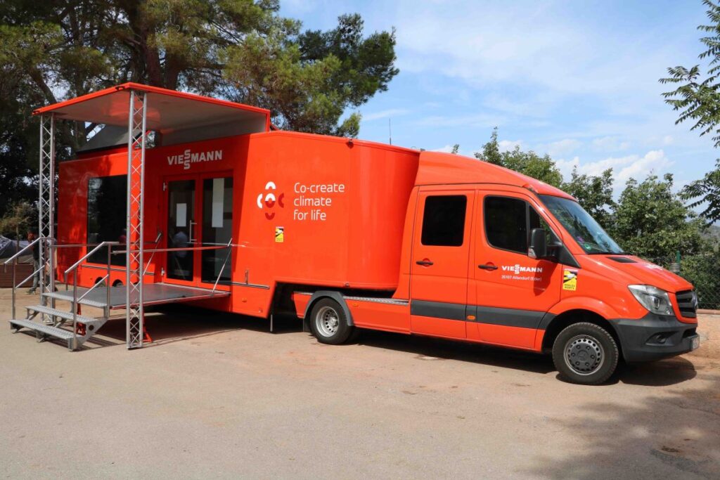 Il truck arancione Viessmann a tutte le tappe italiane del tour d'Italia
