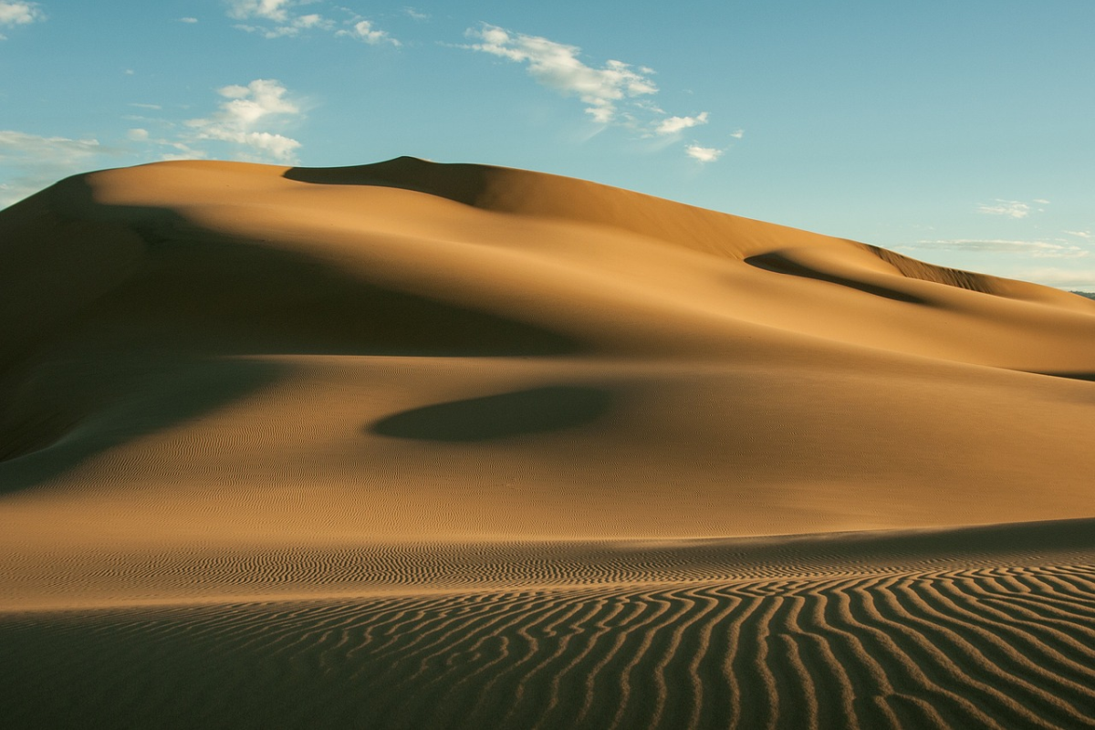 La Cina vuole costruire 450 GW di energia solare ed eolica nel deserto