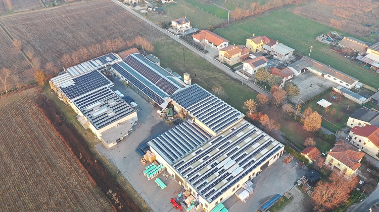 Abbassare le bollette con il fotovoltaico: si può e si deve fare