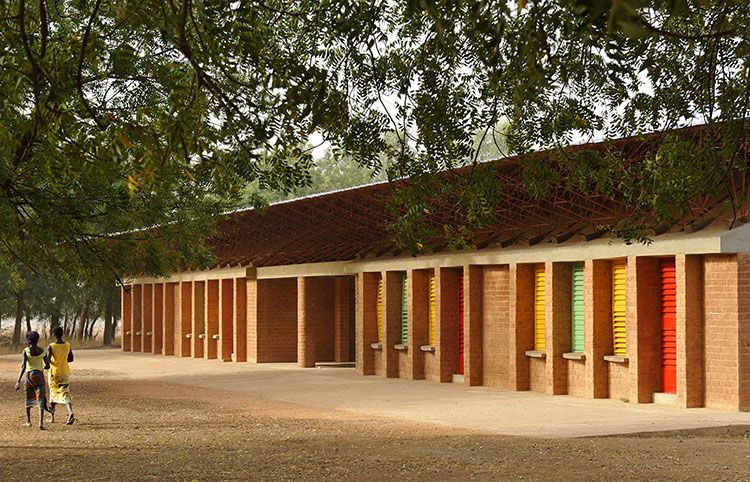 La scuola di Gando si estende con un nuovo edificio