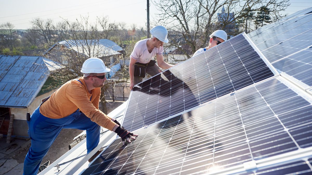 Fotovoltaico al posto dell’amianto: i benefici del solare e i limiti dei sistemi di agevolazione