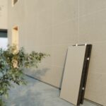 AmaClip: il sistema composto da lastra in gres porcellanato incollato al pannello isolante Amagel A2