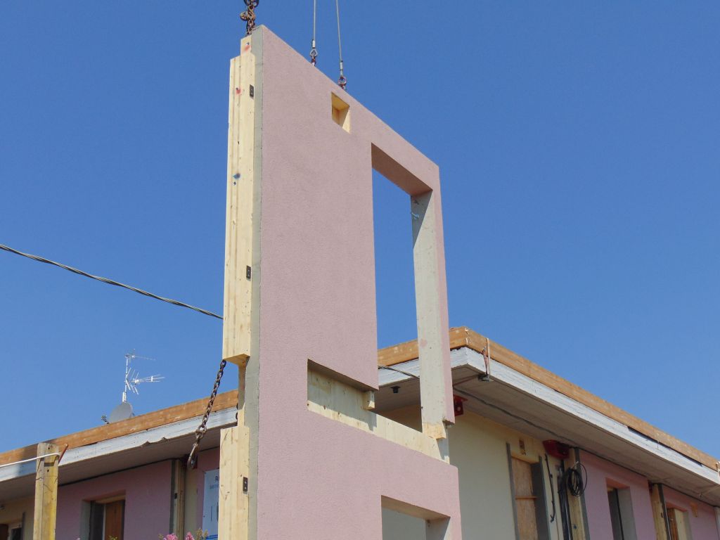 Il pannello prefabbricato Rhinoceros Wall di Wood Beton utilizzato nel cantiere Energiesprong di Corte Franca 