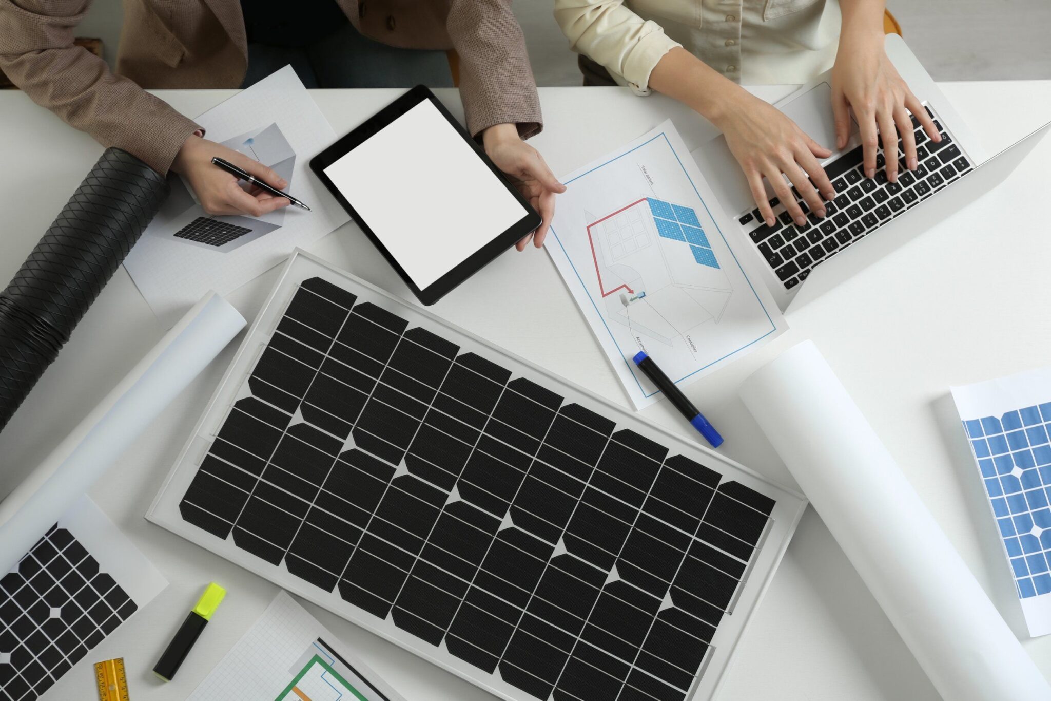 Confezione 13 Adesivi Per Impianti Fotovoltaici - Scritte "Impianto Fotovoltaico/Batteria" In PVC Resistente, 10x19 Cm, Per Pannelli E Inverter