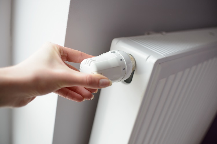 Installare valvole termostatiche per risparmiare sul caro prezzi