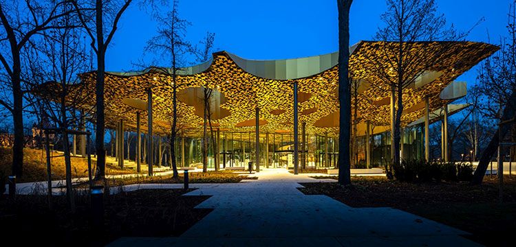 Casa della Musica a Budapest: 30.000 foglie d'albero decorative incastonate nel controsoffitto 