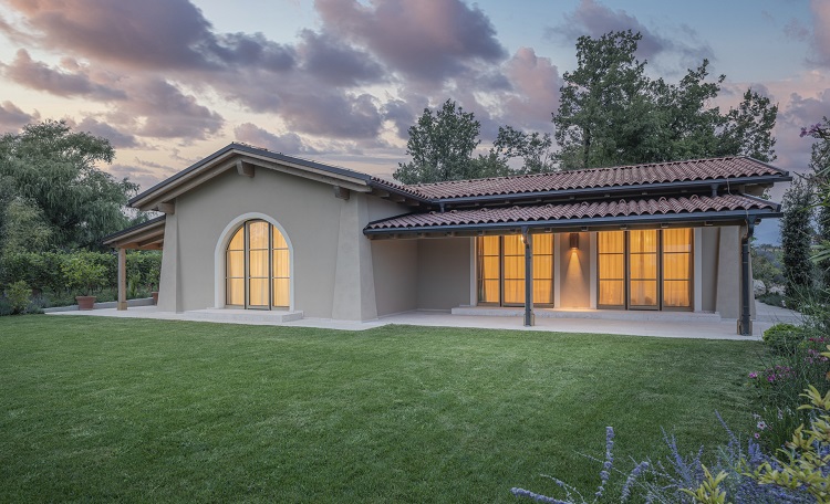 Rubner Haus realizza una casa in legno immersa nei vigneti