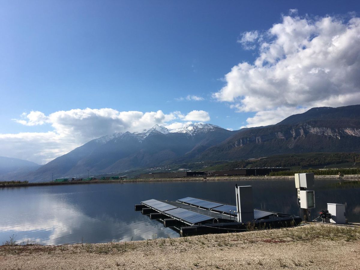 Prototipo del pannello fotovoltaico flottante di Hydrosolar 