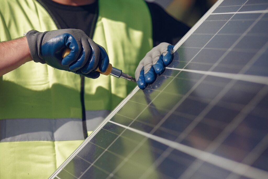 Scegliere l’impianto fotovoltaico: guida Bluetti per la produzione di energia pulita