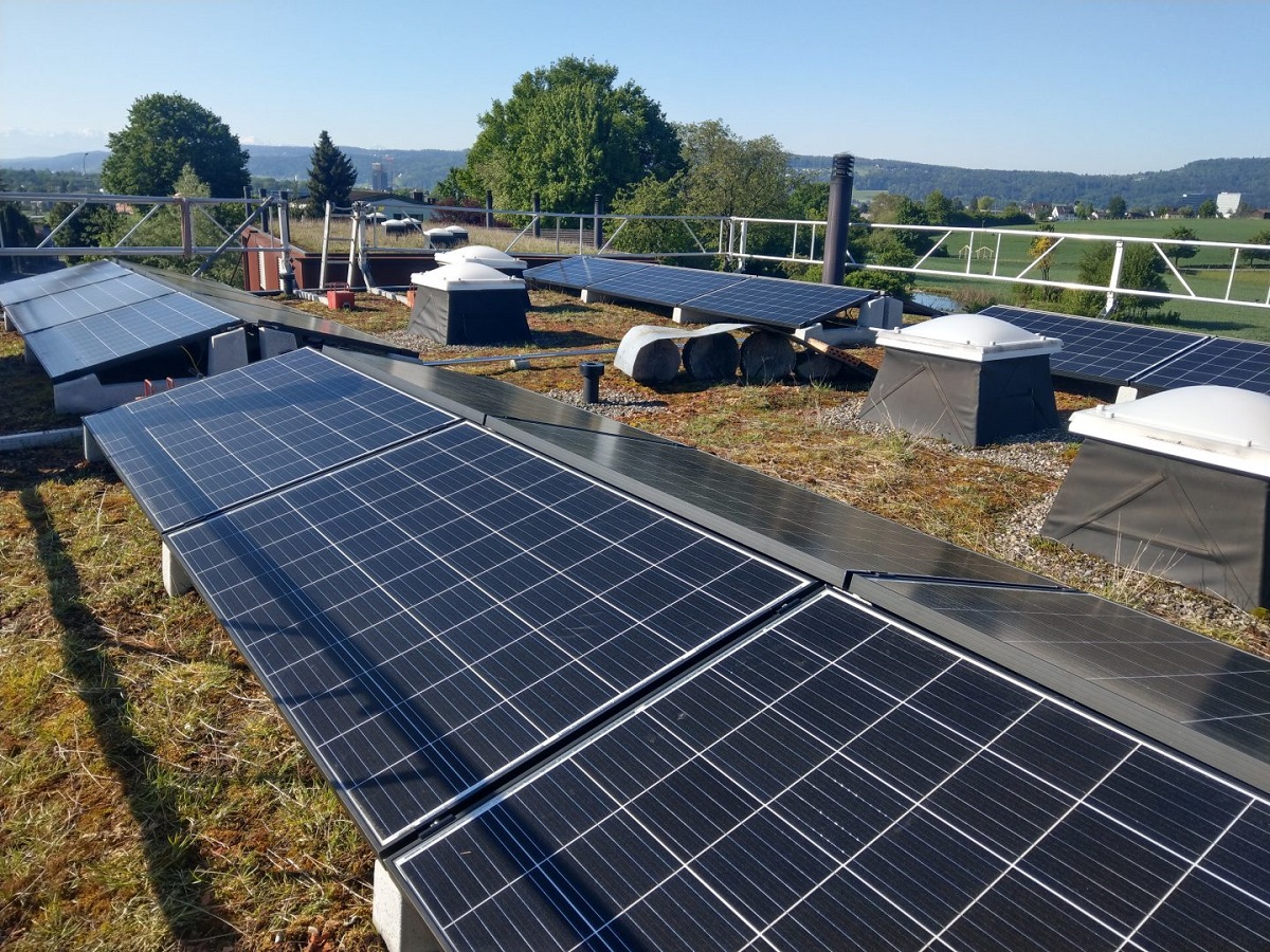 Sistema con doppio orientamento per impianti fotovoltaici 