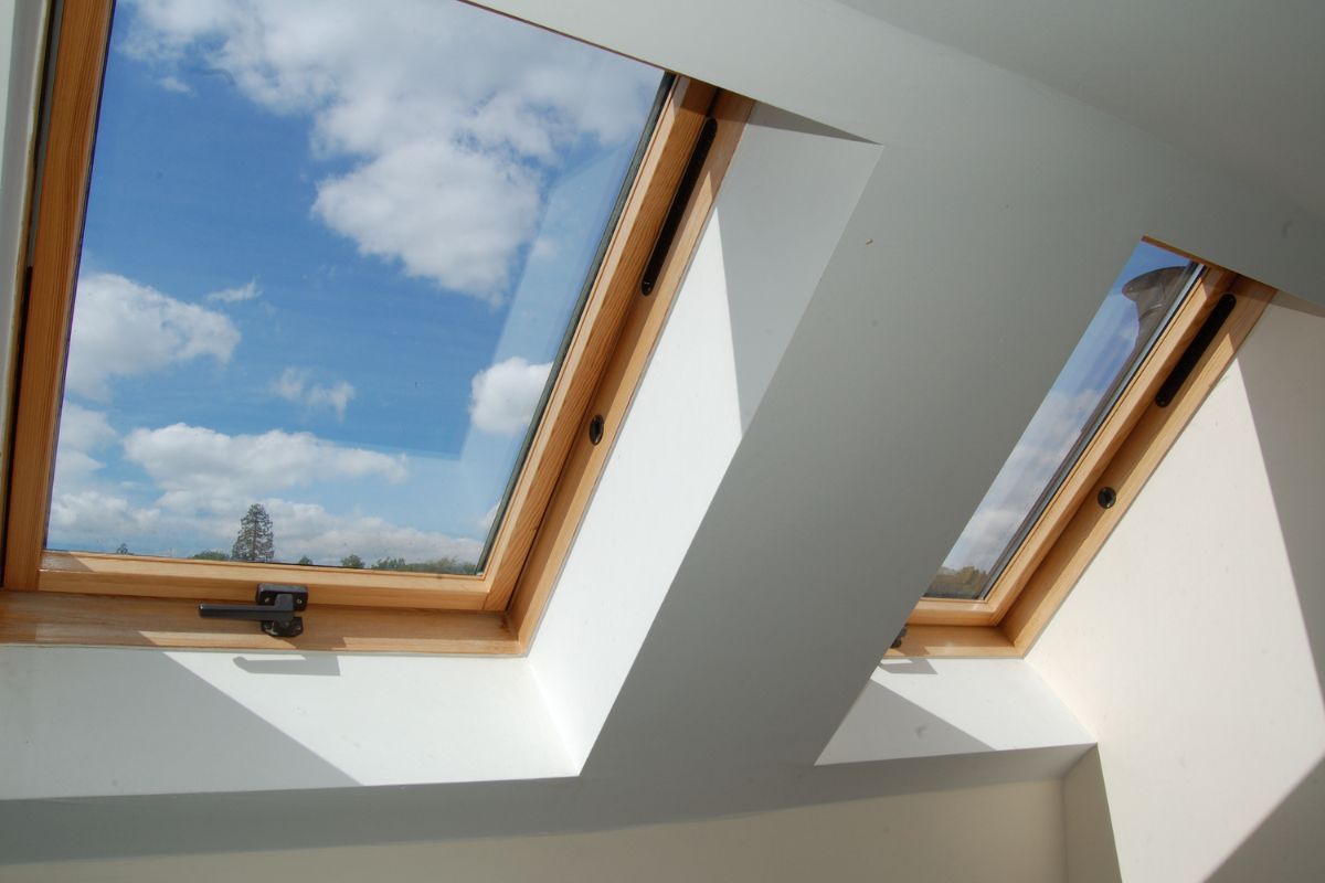 I vantaggi della luce zenitale e delle finestre da tetto