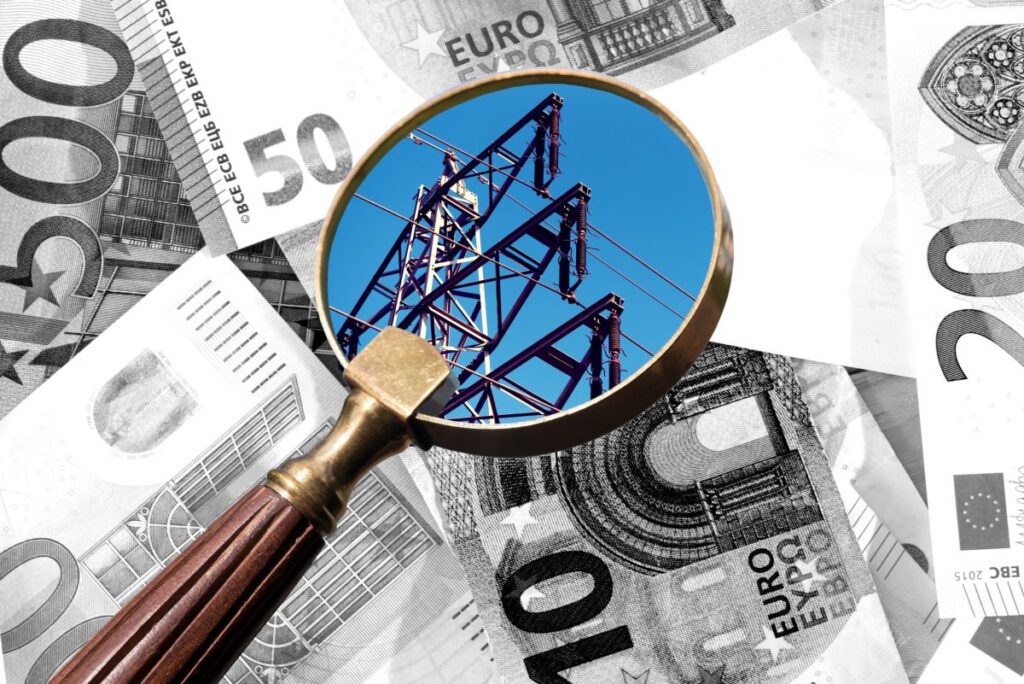 La luce costa meno, bollette dell’elettricità in calo del 55,3%
